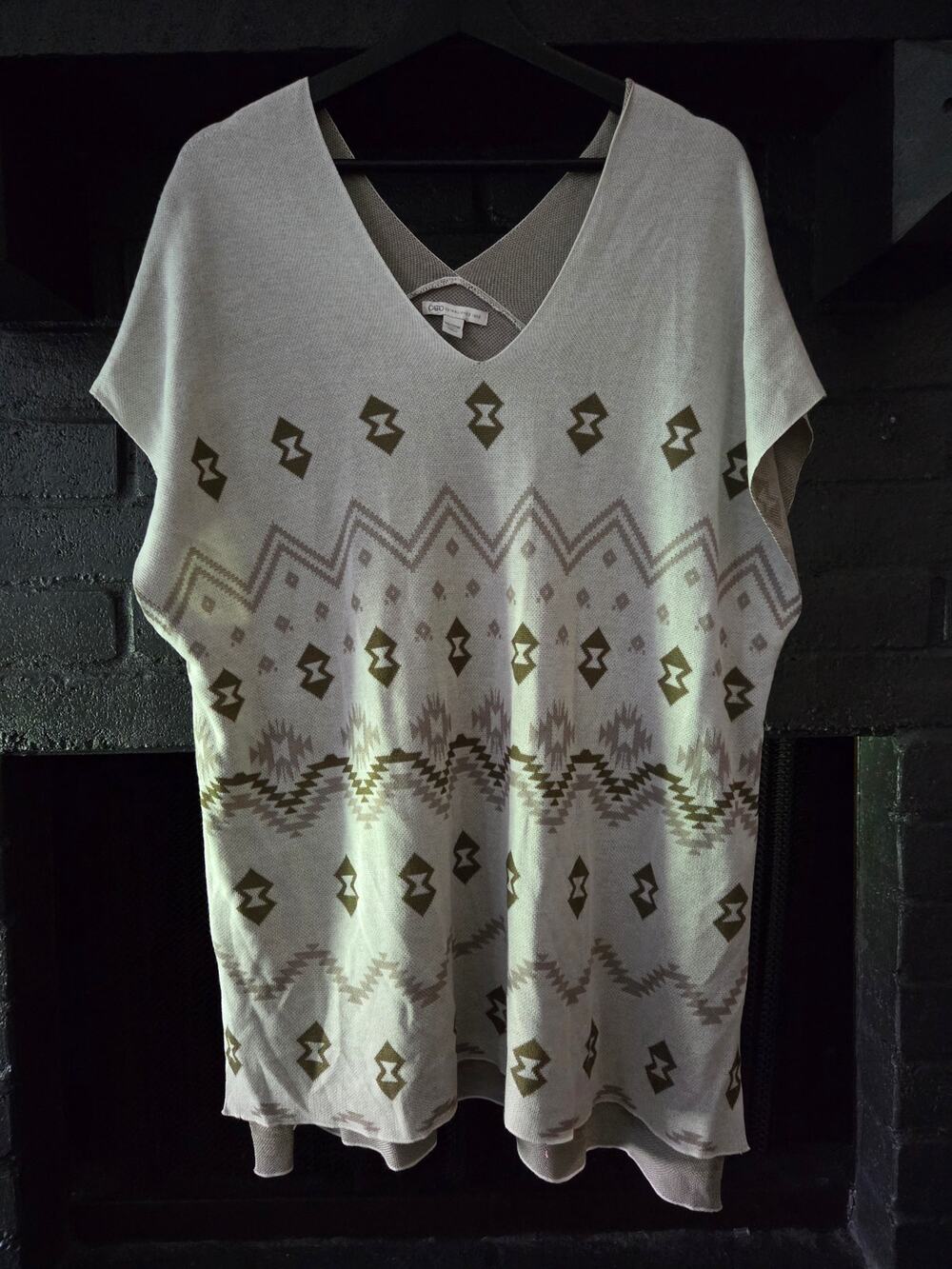 Aztec/Southwestern-style V-neck knit poncho sweater Cato 18/20w
